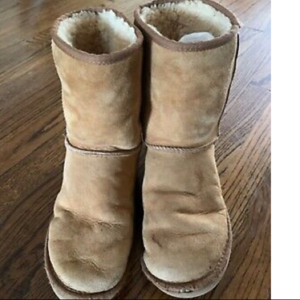 UGG Women's Classic Short II Boot Size  9 US - Chestnut
